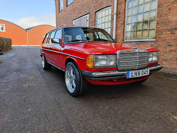 Mercedes-Benz 300 TD 6 of 7