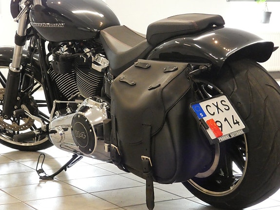 Harley-Davidson Breakout 128cui 3 of 5