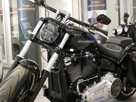 Harley-Davidson Breakout 128cui 2 of 5