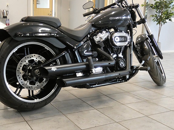 Harley-Davidson Breakout 128cui 5 of 5