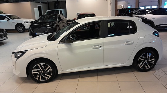 Peugeot 208 2 of 9