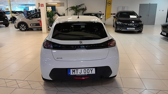 Peugeot 208 4 of 9