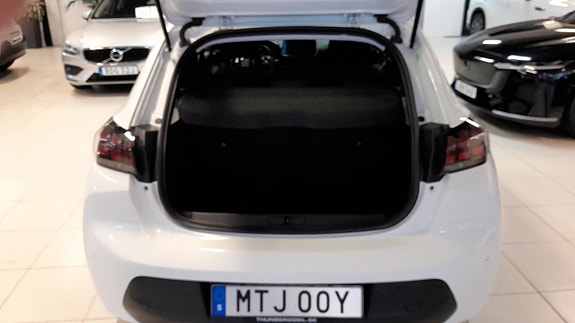Peugeot 208 8 of 9