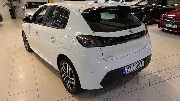Peugeot 208 3 of 9