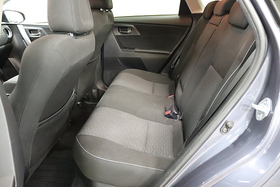 Toyota Auris 10 of 20