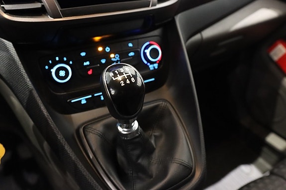 Ford Transit Connect 15 of 17
