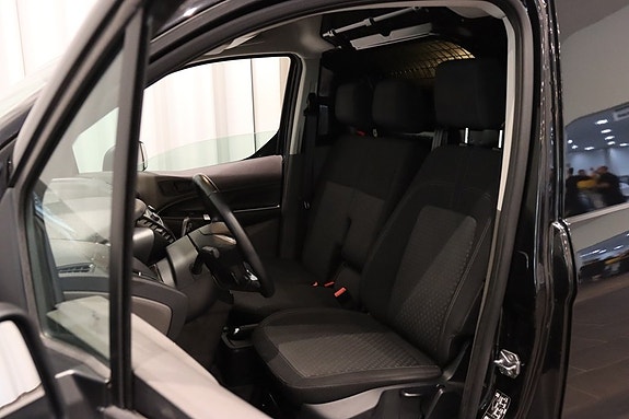 Ford Transit Connect 6 of 17