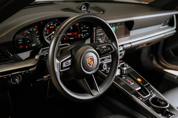Porsche 911 Carrera S 15 of 30