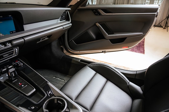 Porsche 911 Carrera S 21 of 30