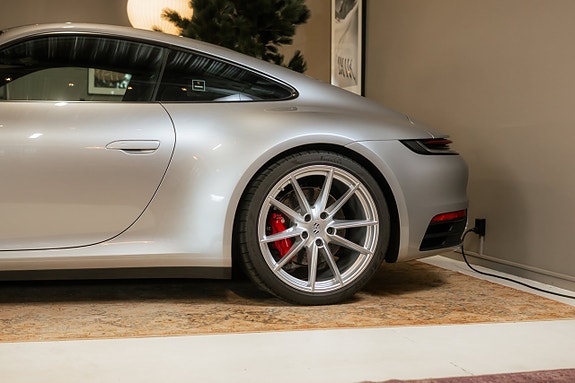 Porsche 911 Carrera S 8 of 30