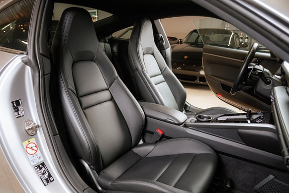 Porsche 911 Carrera S 17 of 30