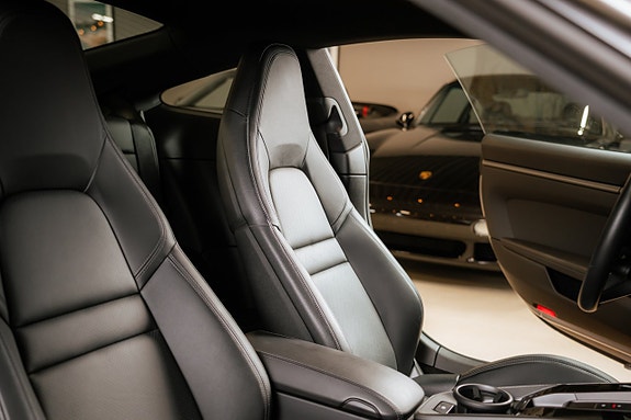 Porsche 911 Carrera S 16 of 30
