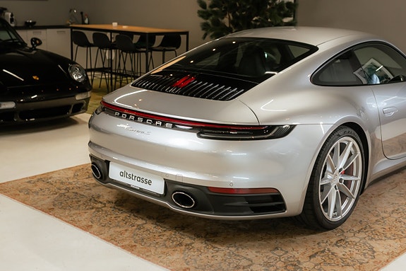 Porsche 911 Carrera S 10 of 30
