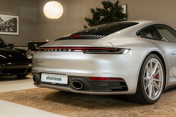 Porsche 911 Carrera S 11 of 30