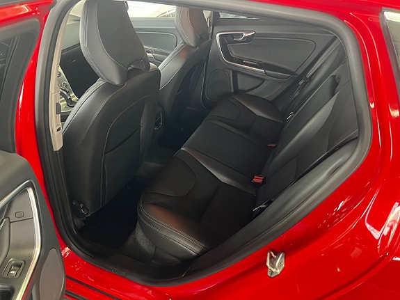 Volvo V60 7 of 14