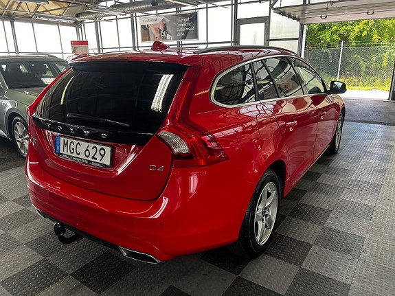 Volvo V60 2 of 14