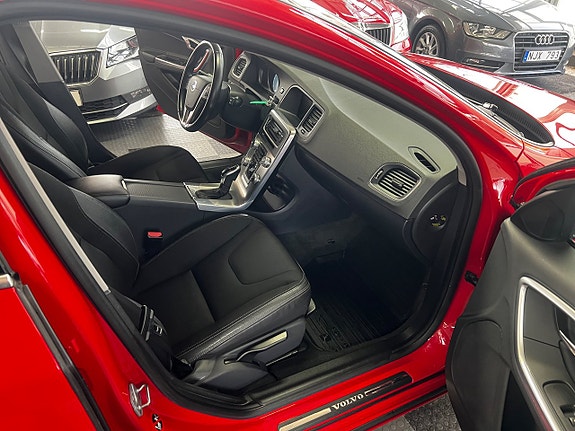 Volvo V60 10 of 14