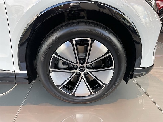Audi Q4 e-tron 10 of 11