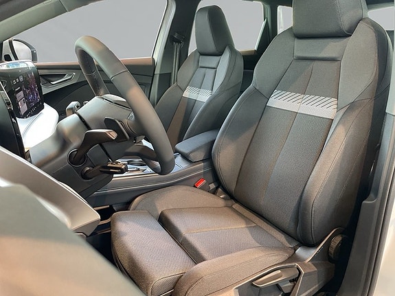 Audi Q4 e-tron 6 of 11