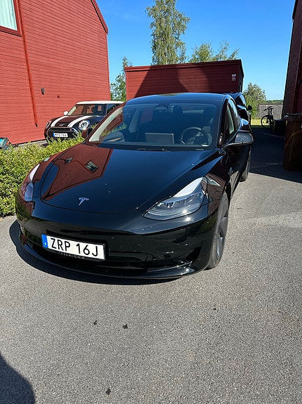 Tesla MODEL 2023