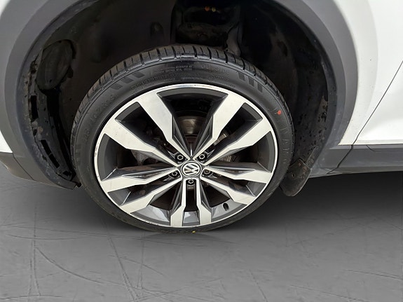 Volkswagen T-Roc 28 of 30