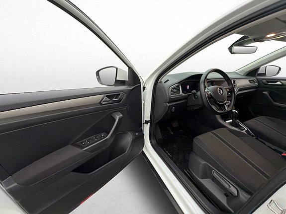 Volkswagen T-Roc 12 of 30