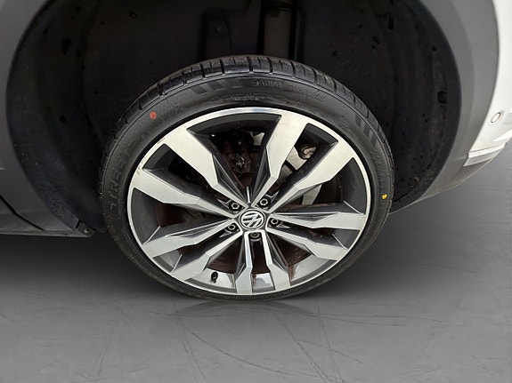 Volkswagen T-Roc 29 of 30