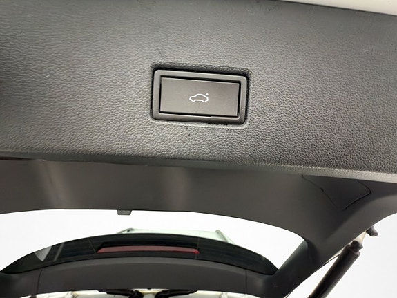 Volkswagen T-Roc 10 of 30
