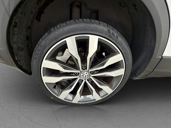 Volkswagen T-Roc 30 of 30