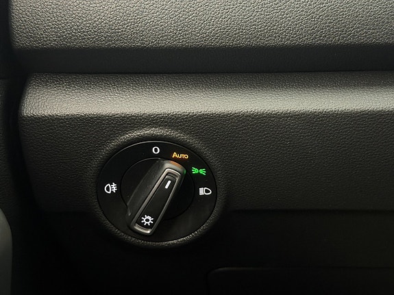 Volkswagen T-Roc 26 of 30