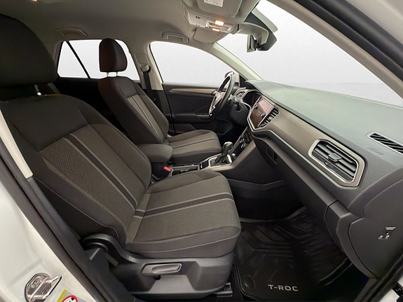 Volkswagen T-Roc 24 of 30