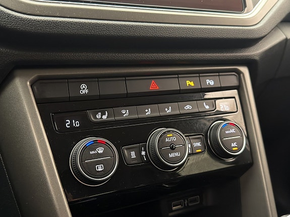 Volkswagen T-Roc 21 of 30