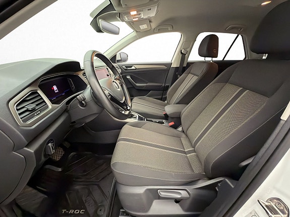 Volkswagen T-Roc 13 of 30