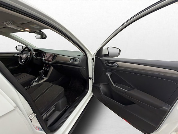 Volkswagen T-Roc 23 of 30