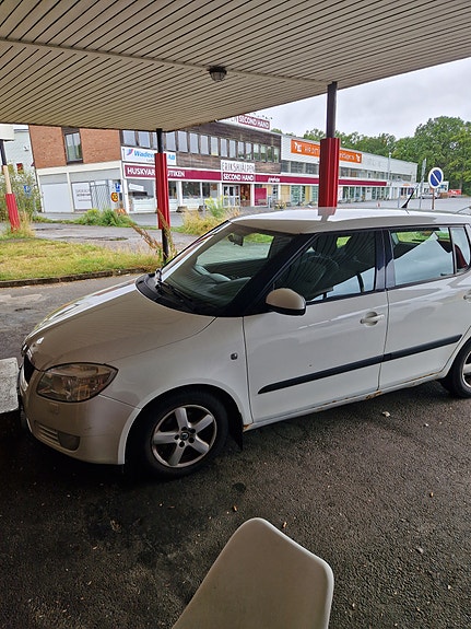 Skoda Fabia 2 of 13