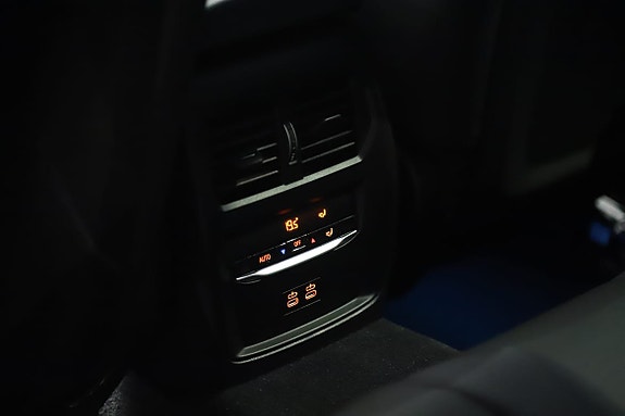 BMW 330e 10 of 12