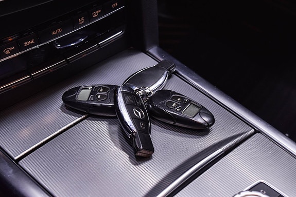 Mercedes-Benz E220 9 of 22
