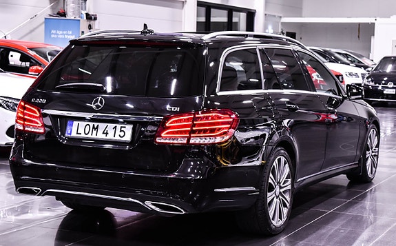 Mercedes-Benz E220 8 of 22