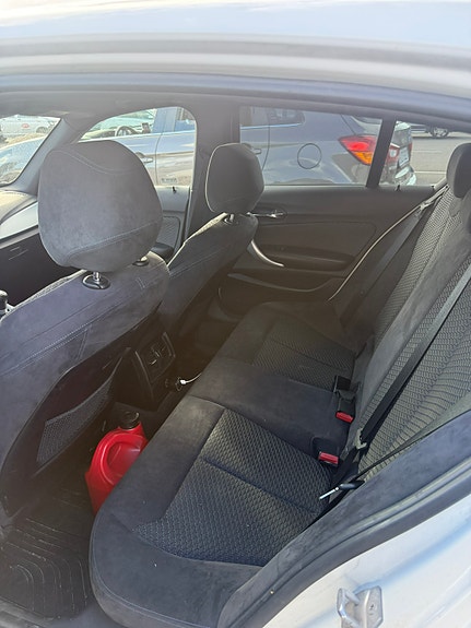 BMW 116i 4 of 5