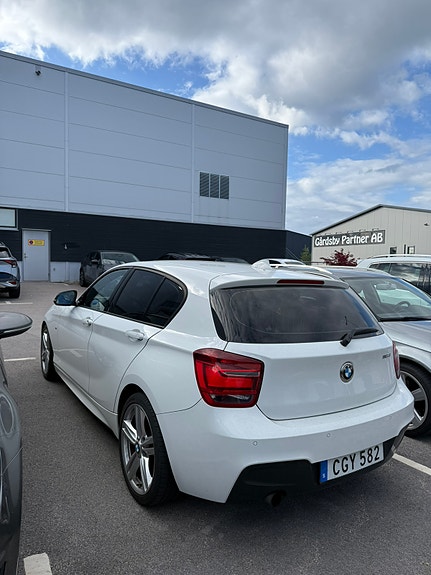 BMW 116i 2 of 5