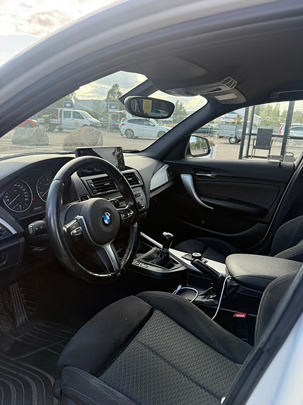 BMW 116i 3 of 5