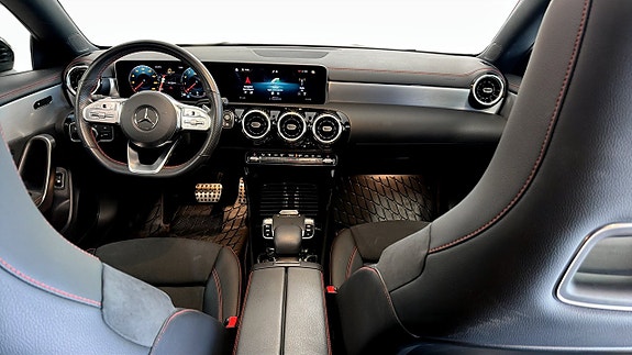 Mercedes-Benz CLA200 4 of 24