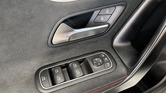 Mercedes-Benz CLA200 22 of 24