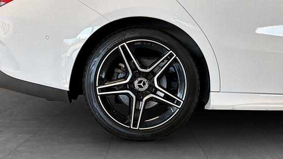 Mercedes-Benz CLA200 9 of 24