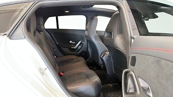 Mercedes-Benz CLA200 5 of 24