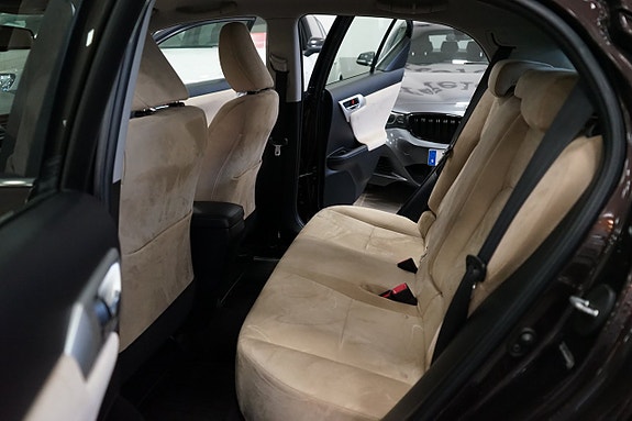 Lexus CT200h 11 of 16