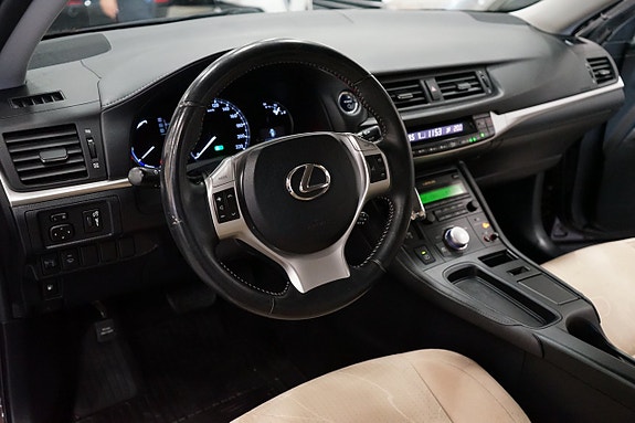Lexus CT200h 8 of 16