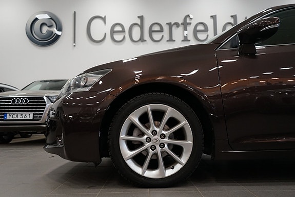 Lexus CT200h 7 of 16
