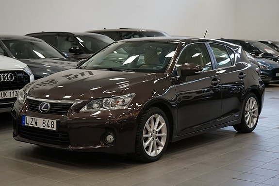 Lexus CT200h 2 of 16