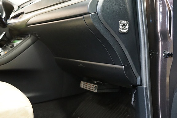 Lexus CT200h 13 of 16
